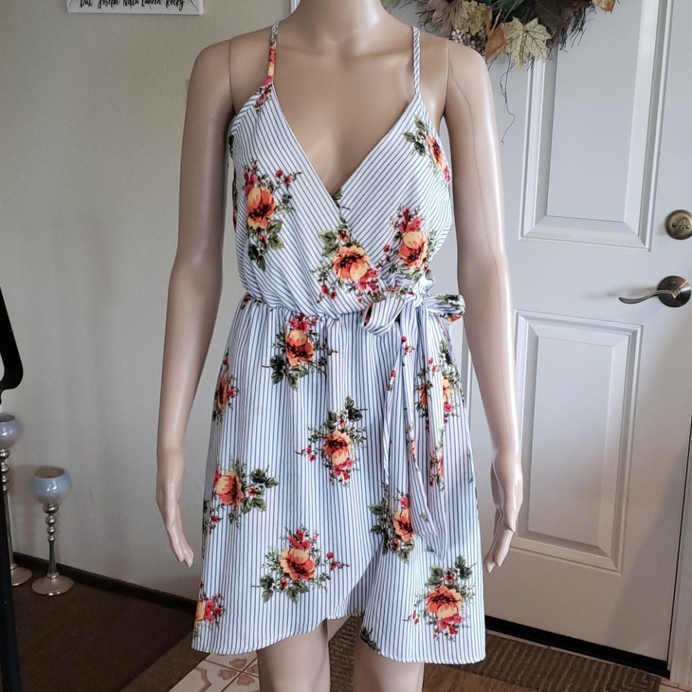 Flower and stripes dress with side tie